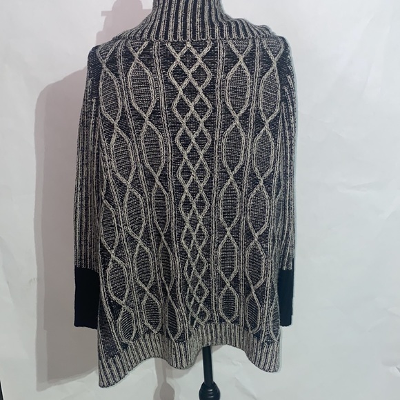 Max Studio Black and White Sweater - Picture 2 of 4